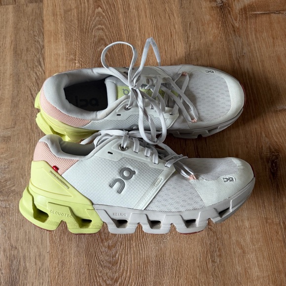 On Cloudflyer 4 Running Shoes - Picture 2 of 7